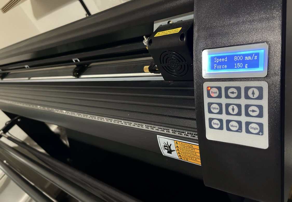 bellaMac73's tweet photo. I am selling my 53” Vevor plotting machine sitting like an ornament as I don’t know how to work it 🤦🏻‍♀️.. £300 comes with all cables disk and a few rolls of vinyl no offers I paid a lot more than that collection is Cardonald this machine is big but need it gone before we move https://t.co/9sqWTdRgwH