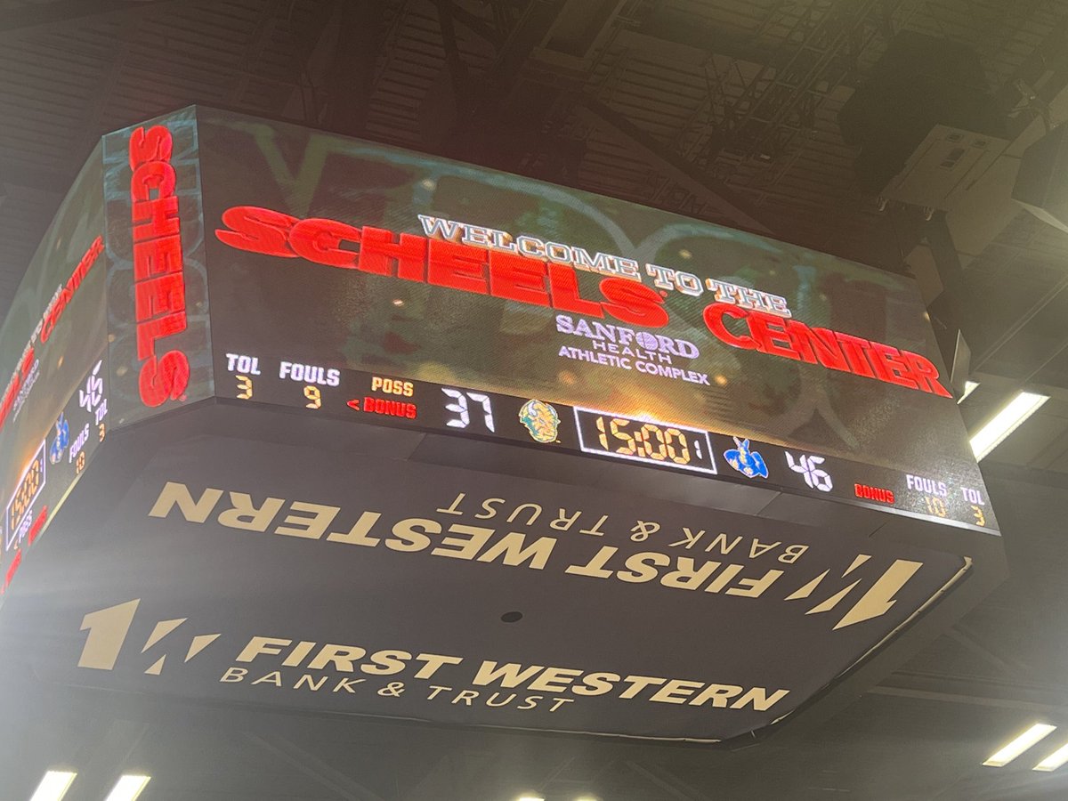 DAK Hoops (@dakshoops) on Twitter photo HALF
🦘46
🦬37
Sluggish first half for NDSU, to make matters worse, Shemarri Allen hits a 3 as the buzzer sounds to send <a href="/KCRoosMBB/">Kansas City Men's Basketball</a> into half with a 9point lead <a href="/OurTeamNDSU/">Our Team NDSU</a> HALF
🦘46
🦬37
Sluggish first half for NDSU, to make matters worse, Shemarri Allen hits a 3 as the buzzer sounds to send <a href="/KCRoosMBB/">Kansas City Men's Basketball</a> into half with a 9point lead <a href="/OurTeamNDSU/">Our Team NDSU</a>