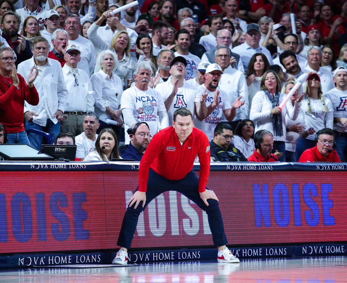 Retweet if you think <a href="/ArizonaMBB/">Arizona Basketball</a> should move the student section court side. They're going crazy behind the basket, but you only see it during free throws <a href="/UArizonaPres/">UofA Executive Office of the President</a> <a href="/Dave_Heeke/">Dave Heeke</a> #BEARDOWN