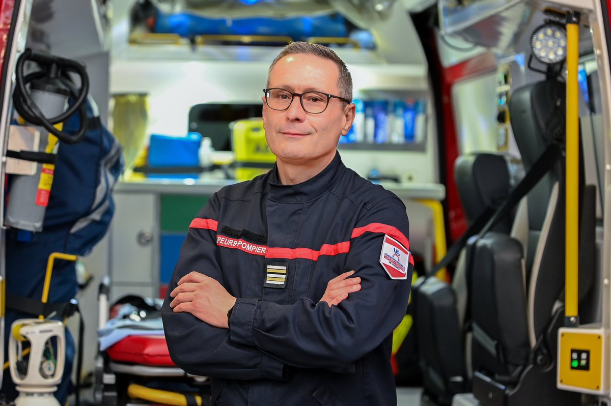 #Élection | 2500 astronomes se sont réunis pour décider de ramener le nombre de planètes du système solaire à 8, retirant Pluton.

Avec Jean-Paul Bosland <a href="/BoslandJP/">Jean-Paul Bosland</a> à la tête du réseau fédéral des sapeurs-#pompiers une nouvelle planète la remplace : Ambition.
#Pluto #Pluton