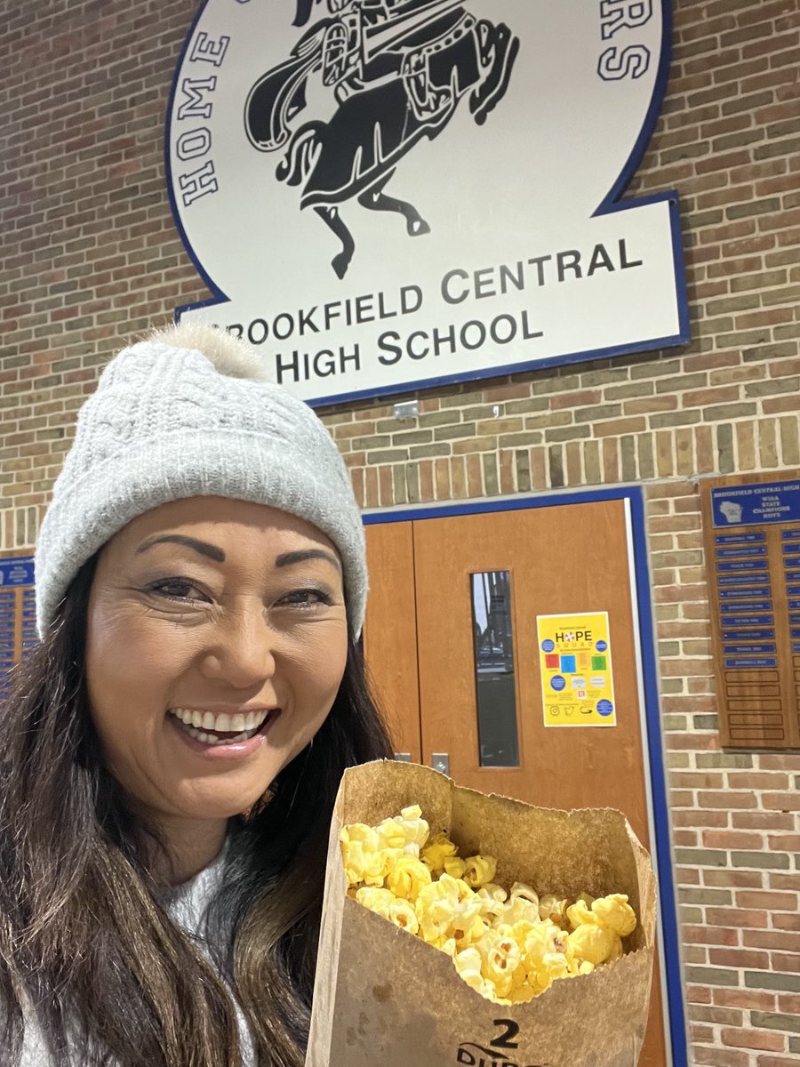 SusanKim4's tweet photo. Basketball tournament for a great cause!
As for the popcorn:
-buttery
-nicely salted 
-$2/bag
7/10
 #BrookfieldCentral
#hsconcessionspopcorn https://t.co/Wx1Yd0QRHD