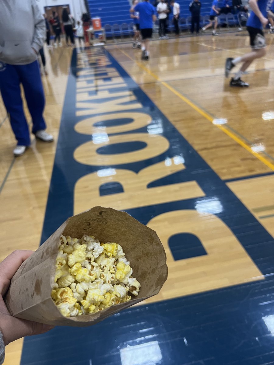 SusanKim4's tweet photo. Basketball tournament for a great cause!
As for the popcorn:
-buttery
-nicely salted 
-$2/bag
7/10
 #BrookfieldCentral
#hsconcessionspopcorn https://t.co/Wx1Yd0QRHD