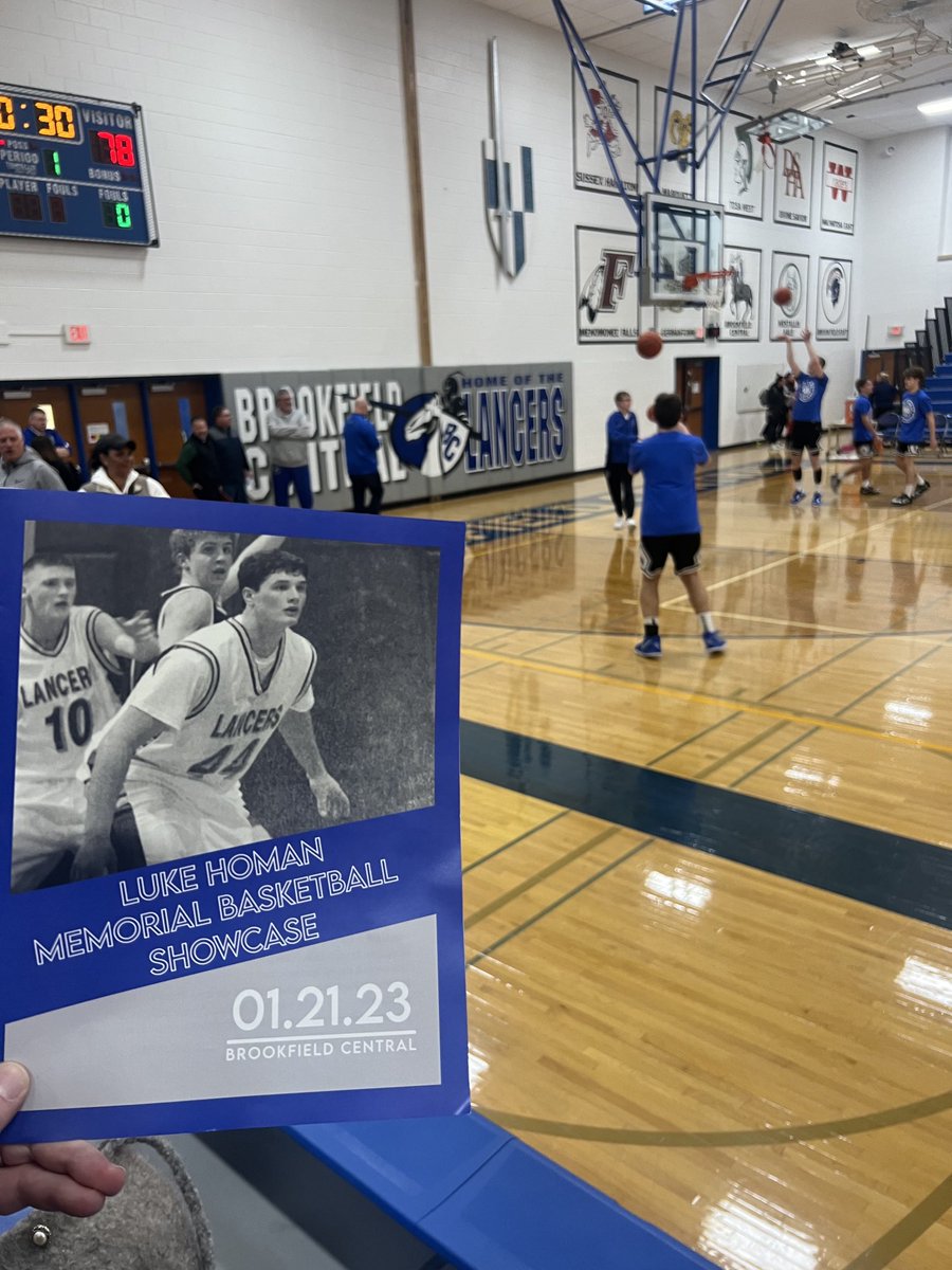 SusanKim4's tweet photo. Basketball tournament for a great cause!
As for the popcorn:
-buttery
-nicely salted 
-$2/bag
7/10
 #BrookfieldCentral
#hsconcessionspopcorn https://t.co/Wx1Yd0QRHD