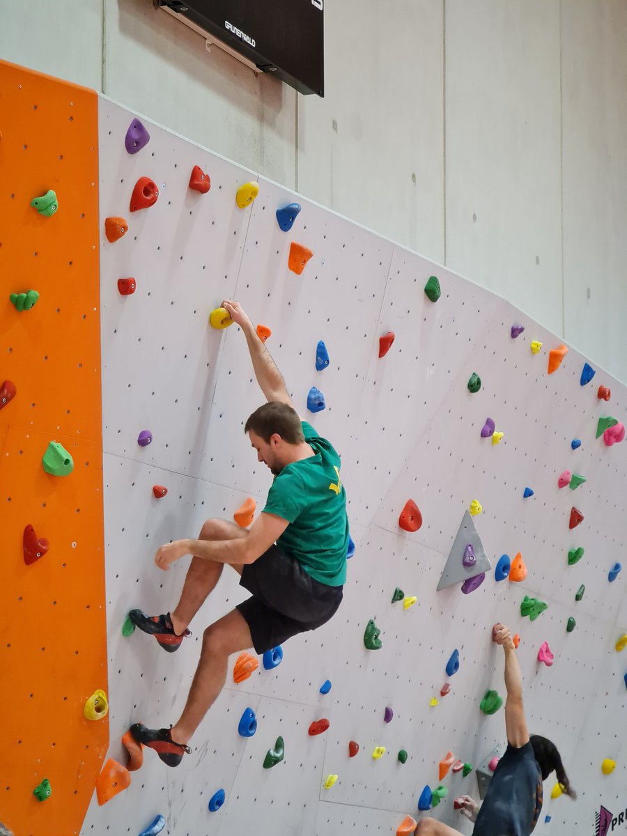 BlanchardRaphaL's tweet photo. Fin d'Après-midi au côté de l'association Vertical Reims sur le mur de bloc de la commune de #Muizon grâce à un partenariat avec la FJEP Muizon 
Un superbe équipement dans le gymnase Champ Jeudi, complémentaire de l'offre territoriale #escalade
@ChristianBruyen @CaVautrin https://t.co/6iXK7yR0mt