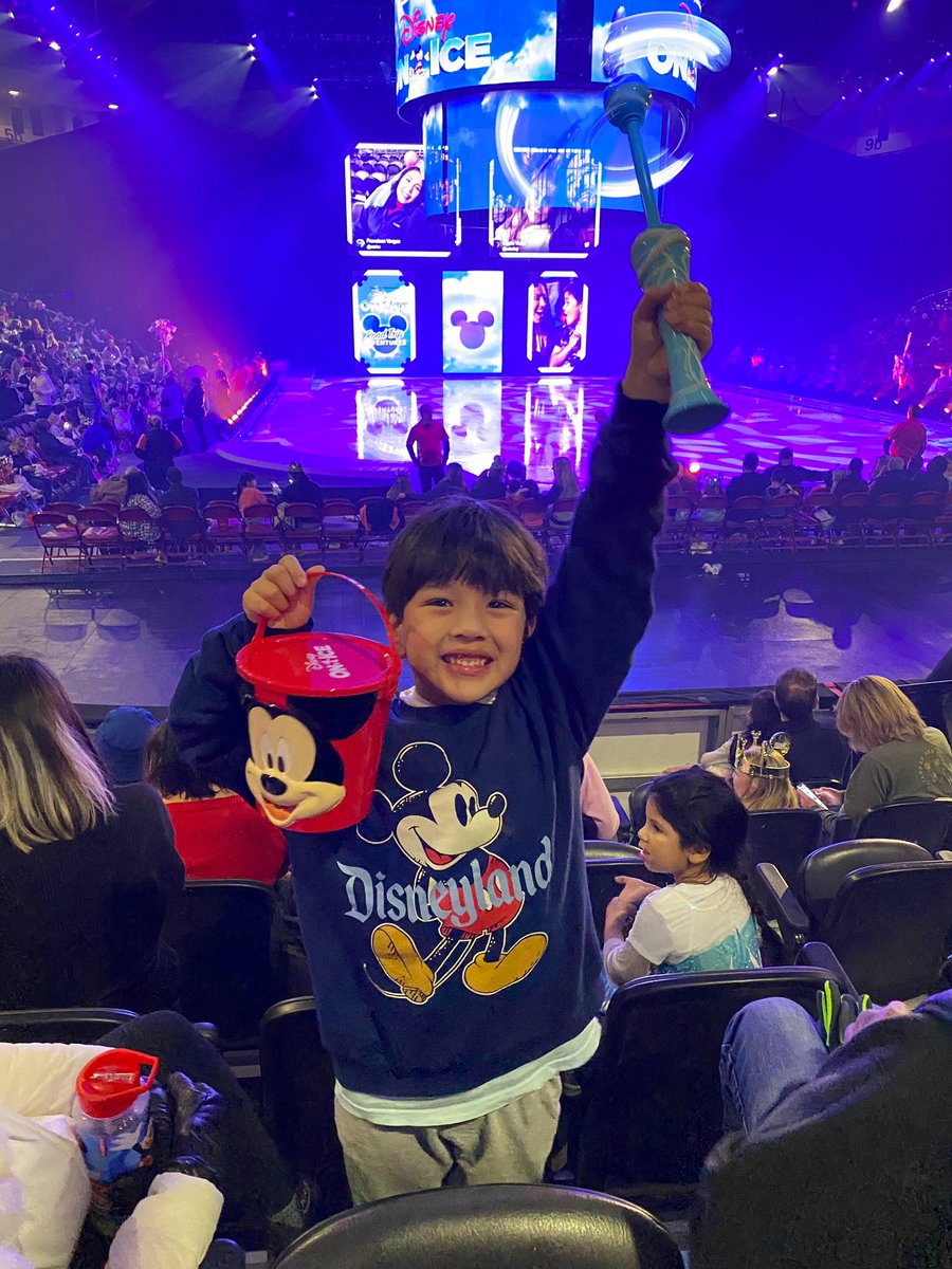 n8fairman's tweet photo. #Disneyonice with the family. #DisneyOnIceBKK2023 https://t.co/7WEnXwZ7pa