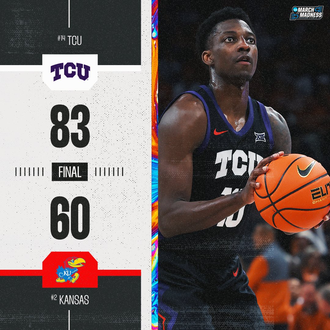 MarchMadnessMBB's tweet photo. DOWN GOES NO. 2 KANSAS AGAIN 🚨

No. 14 TCU wins in Lawrence for the first time in program history 🐸 https://t.co/rOsLZdO700