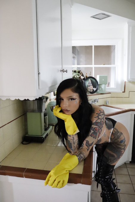 Watch TAYLOR WHITE's leaked NSFW photo on TwXstars