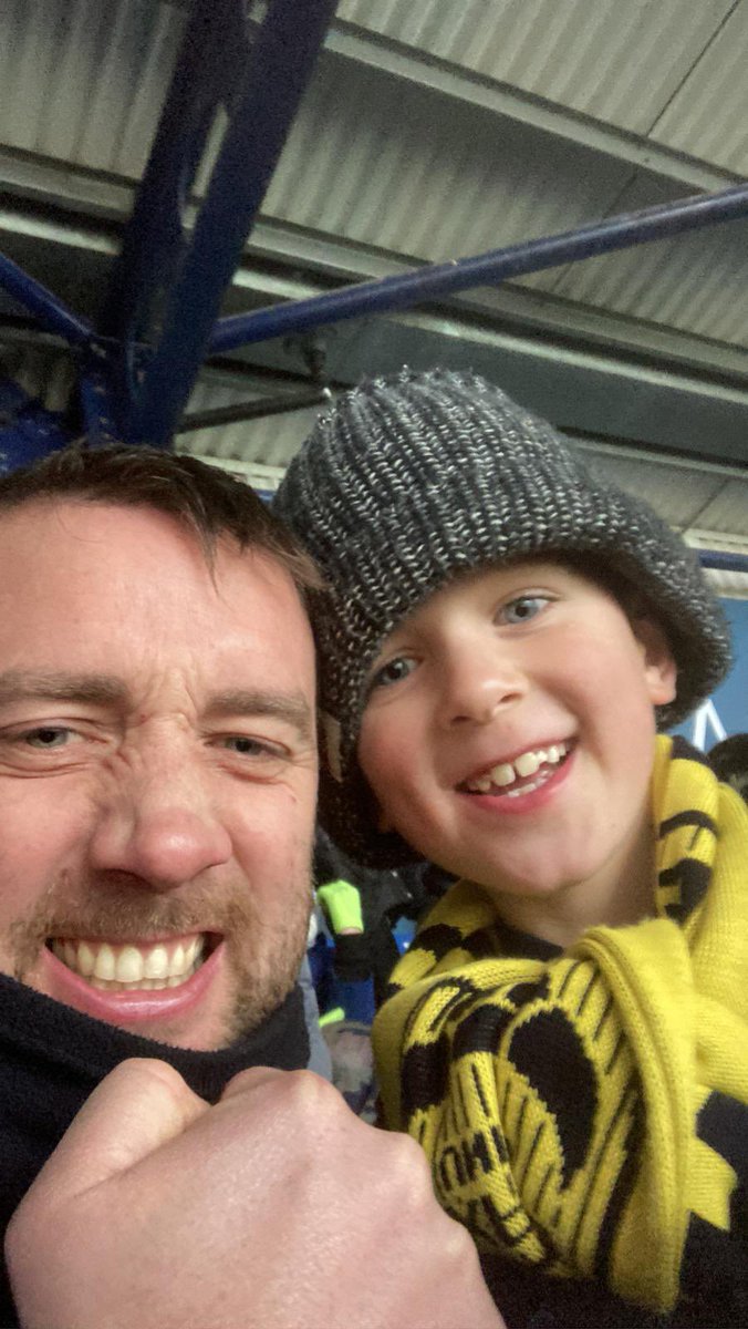nattyj24's tweet photo. @OUFCOfficial My son with his Dad oxford till they die 💛⚽️ https://t.co/LbuG9GiYTX