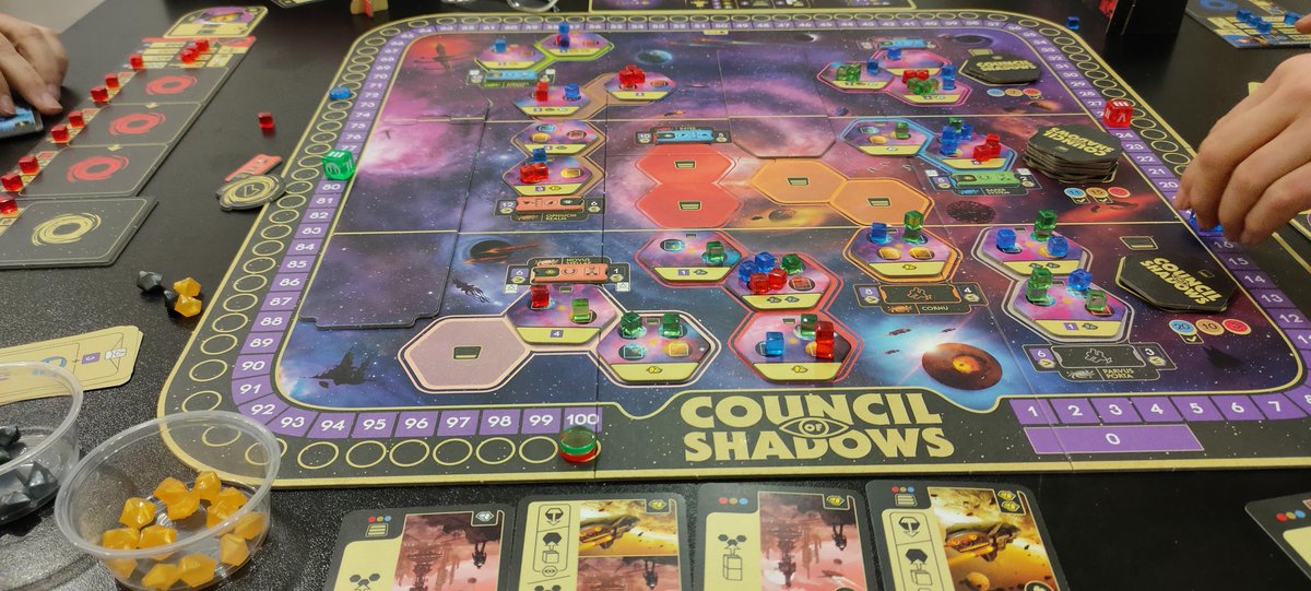 moonnoise's tweet photo. Esta tarde ha tocado volver a darle #CouncilOfShadows, esta vez a 3 y, como era de esperar, mola más que a 2. Sigo pensando que le falta un puntito para ser de lo mejor del año, pero sí que me parece el euro más original de 2022, muy interesante https://t.co/HqZSHxKmCz