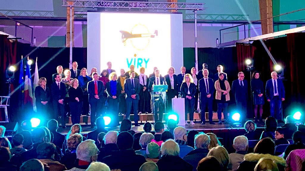 Fier et reconnaissant d’être aux côtés de <a href="/JMVilain/">Jean-Marie Vilain</a> et de mes collègues élus, pour la 1ère fois depuis notre élection en 2020, à #ViryChatillon pour présenter nos meilleurs vœux aux Castelvirois pour 2023. 

Un peu d’optimisme fait du bien