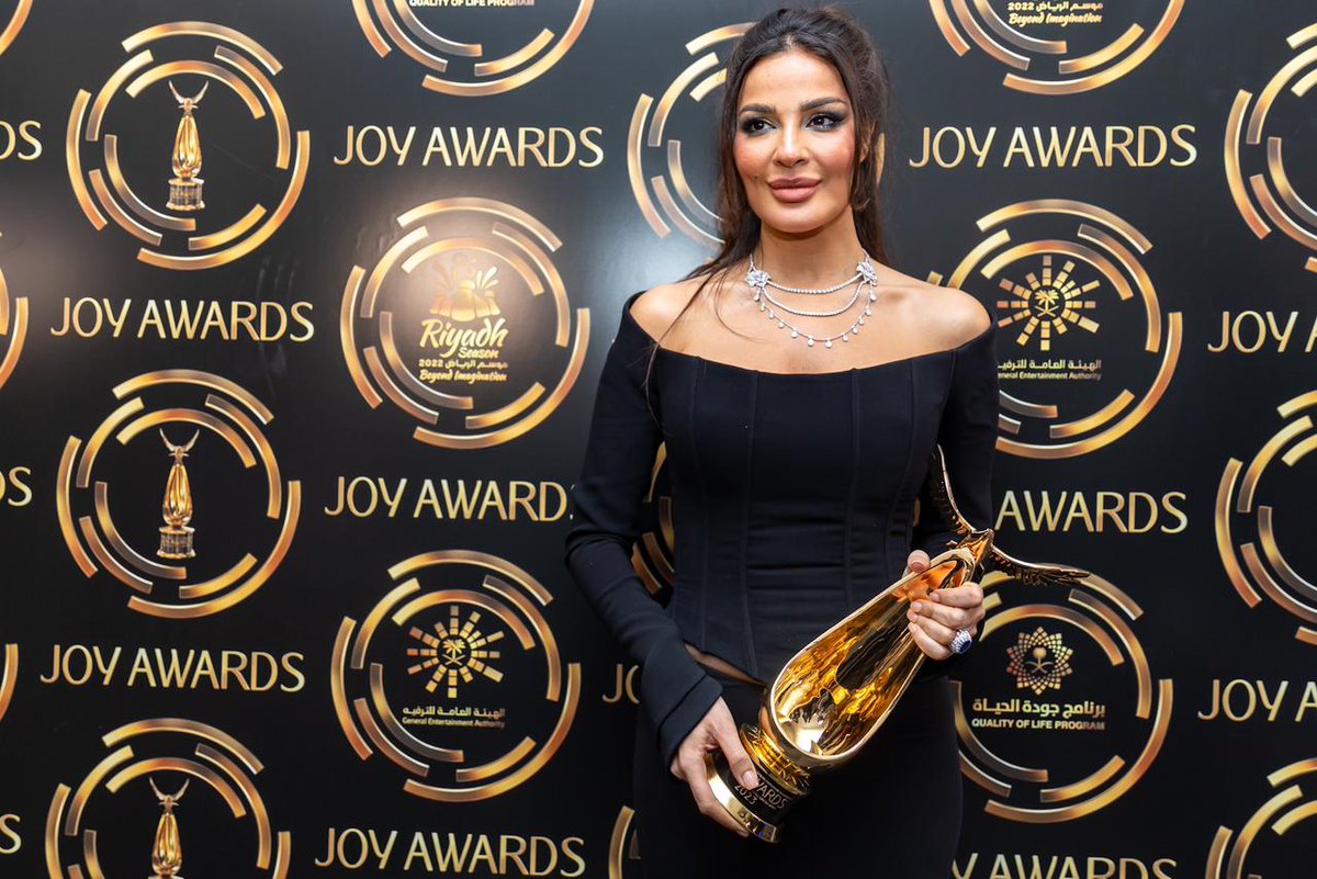 RiyadhSeason's tweet photo. النجوم في حفل #JoyAwards بعد استلامهم لجوائز #صناع_الترفيه 😍❤️✨
#موسم_الرياض 
#JoyAwards2023 https://t.co/vSRwGY2Lxc