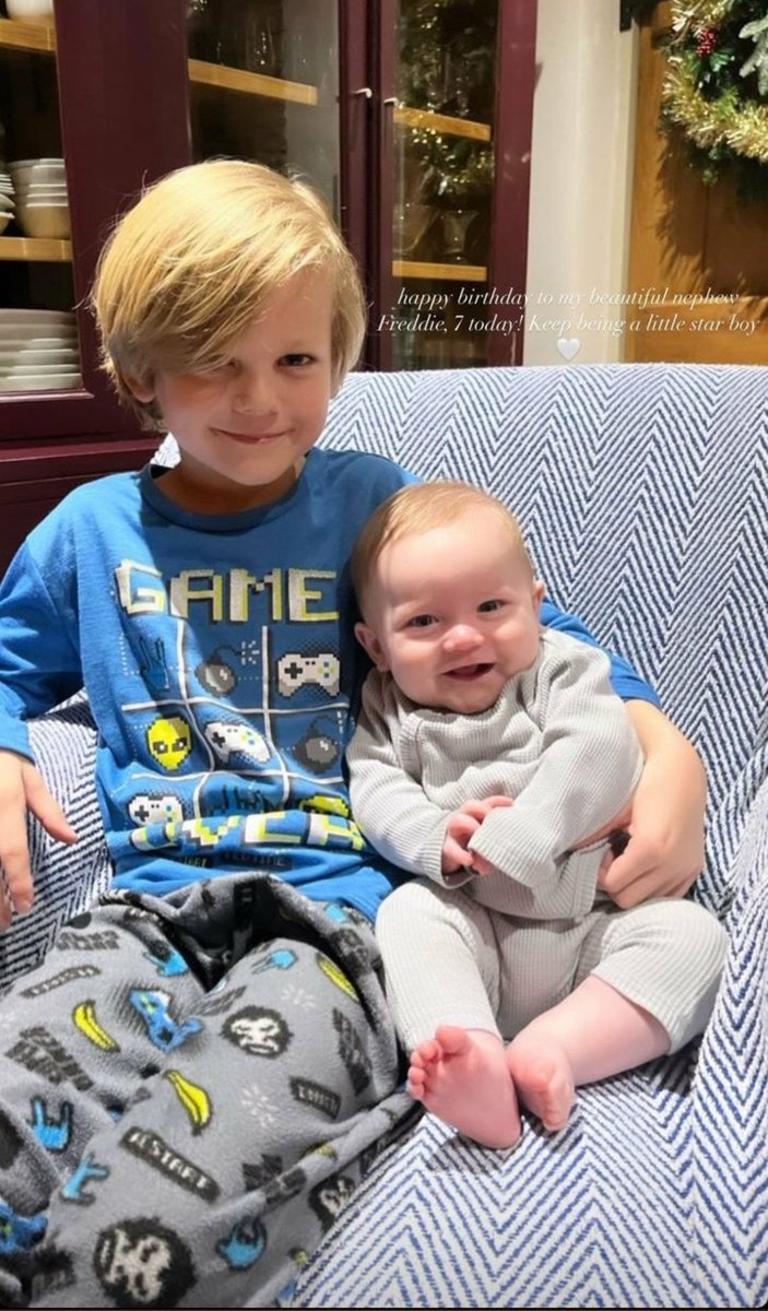 hazzabutterflw's tweet photo. Freddie já ta fazendo 7 anos mds, vi essa criança nascer https://t.co/iMoYNZRiSd