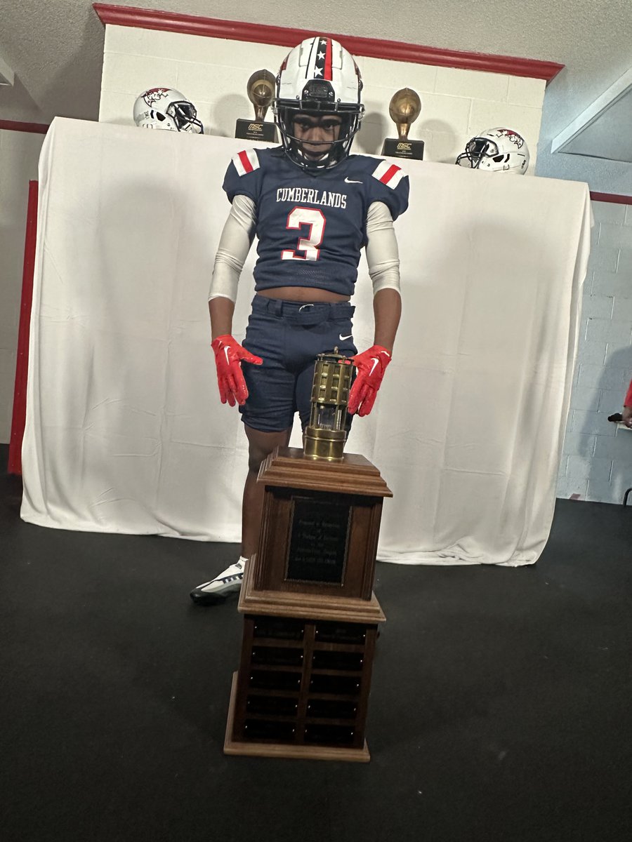 Riley10Kendall's tweet photo. Enjoyed my Official visit ….🙏 @UCPatriotFball 
@CoachAbbottFB  appreciate it Coach https://t.co/LrexiAFsxP