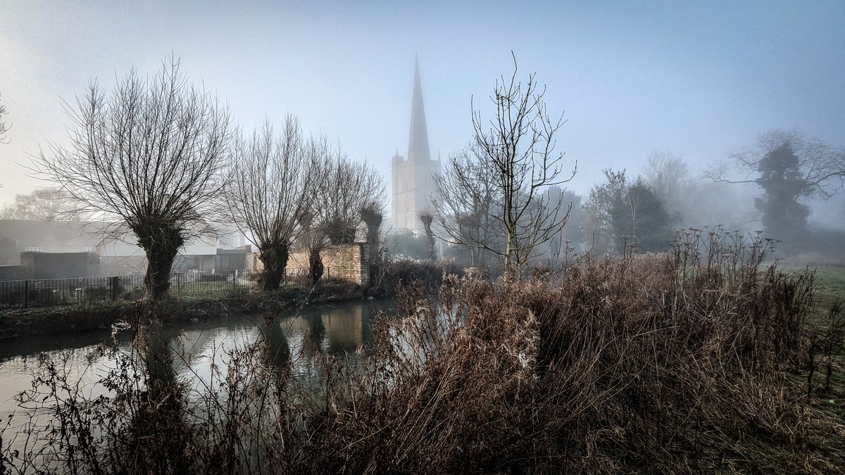 MBuntingPhoto's tweet photo. 20230121 - In Deepest Oxfordshire - A misty view, looking north-west over the River Windrush, towards St John the Baptist Anglican church, Burford. #oxfordshire #cotswolds #burford #stjohnthebaptist #smartphone #Pixel6Pro #smartphonephotography https://t.co/yYGgQ3DHHM