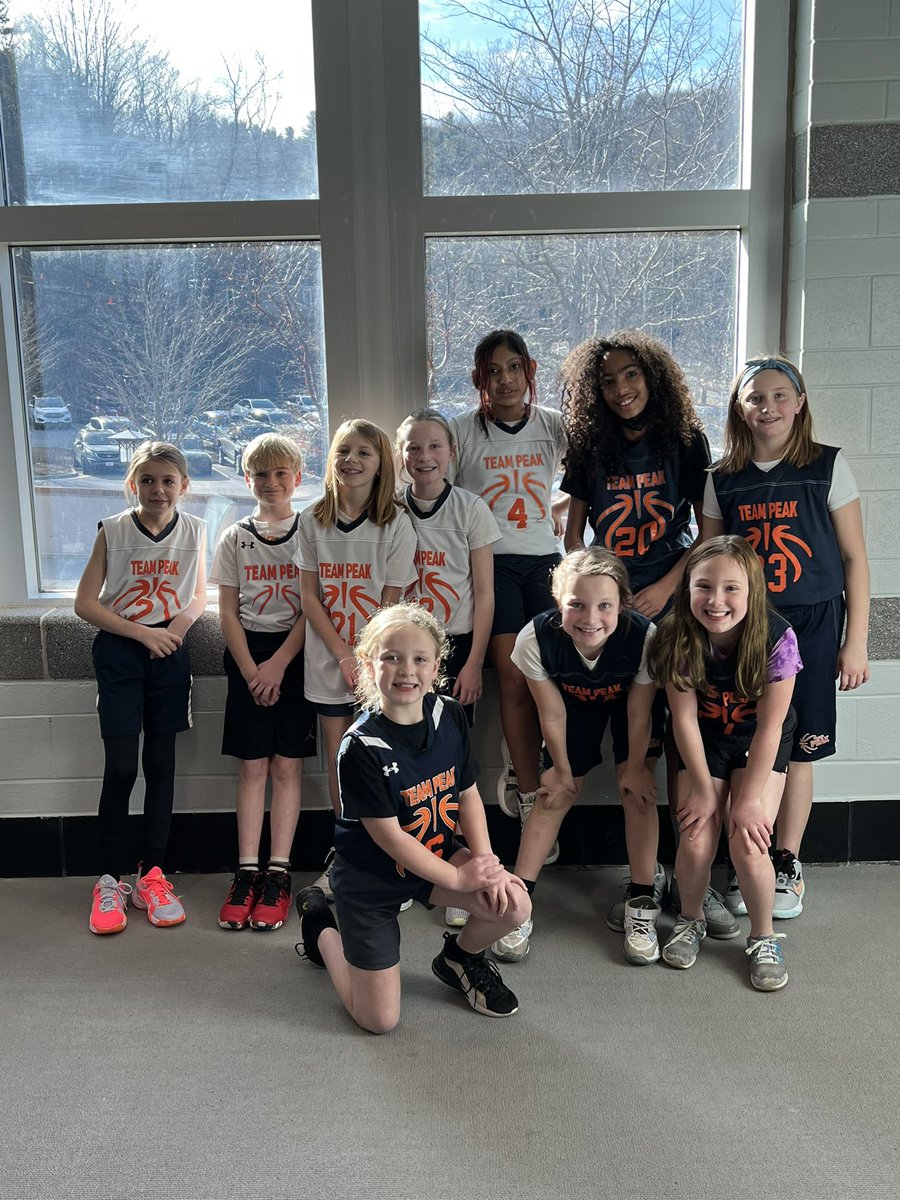 peakbball's tweet image. Big day at @AppStateWBB where our 3rd-5th grade team scrimmaged at halftime! Wow so fun! These girls like the bright lights 🚨🚨
Thanks to the team for being great role models to watch! 🏀🏀🏀