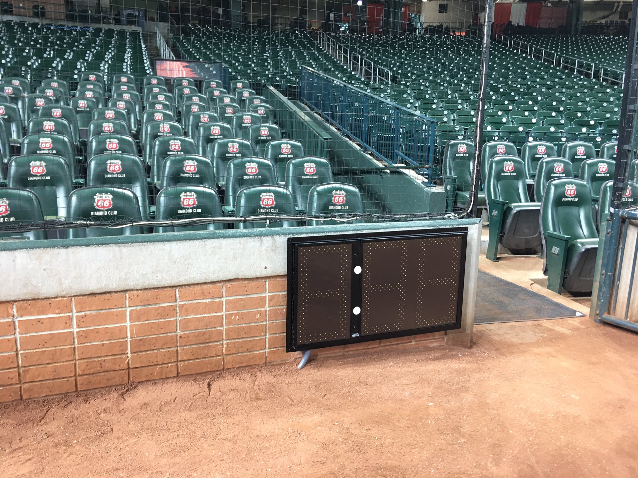 FnBciS-WQAEl0Ej?format=jpg&name=large