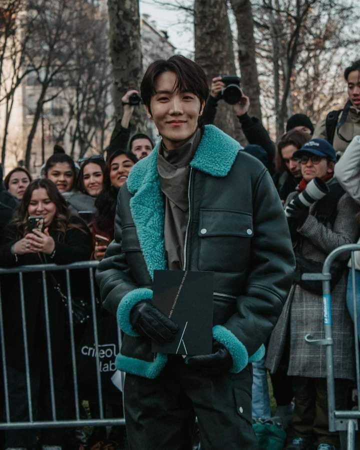 KING DID HIS THING 🔥🔥🔥

#jhopeXHermès #jhopeAtHermèsFashionShow
#jhopeInParis #jhope 
FASHION ICON J-HOPE
FASHION KING J-HOPE 
J-HOPE AT PARIS FASHION WEEK