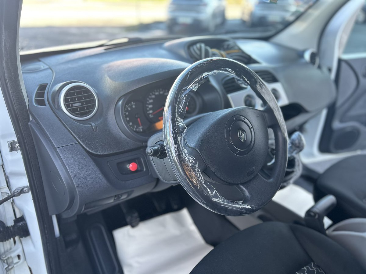 Pierrechance44's tweet image. Voici le petit bébé, tout beau, tout propre , prêt à reprendre la route.
Merci à la société qui m’a fait confiance. 

#NetPro
#nettoyage
#vapeur 
#KANGOO
#nettoyageauto