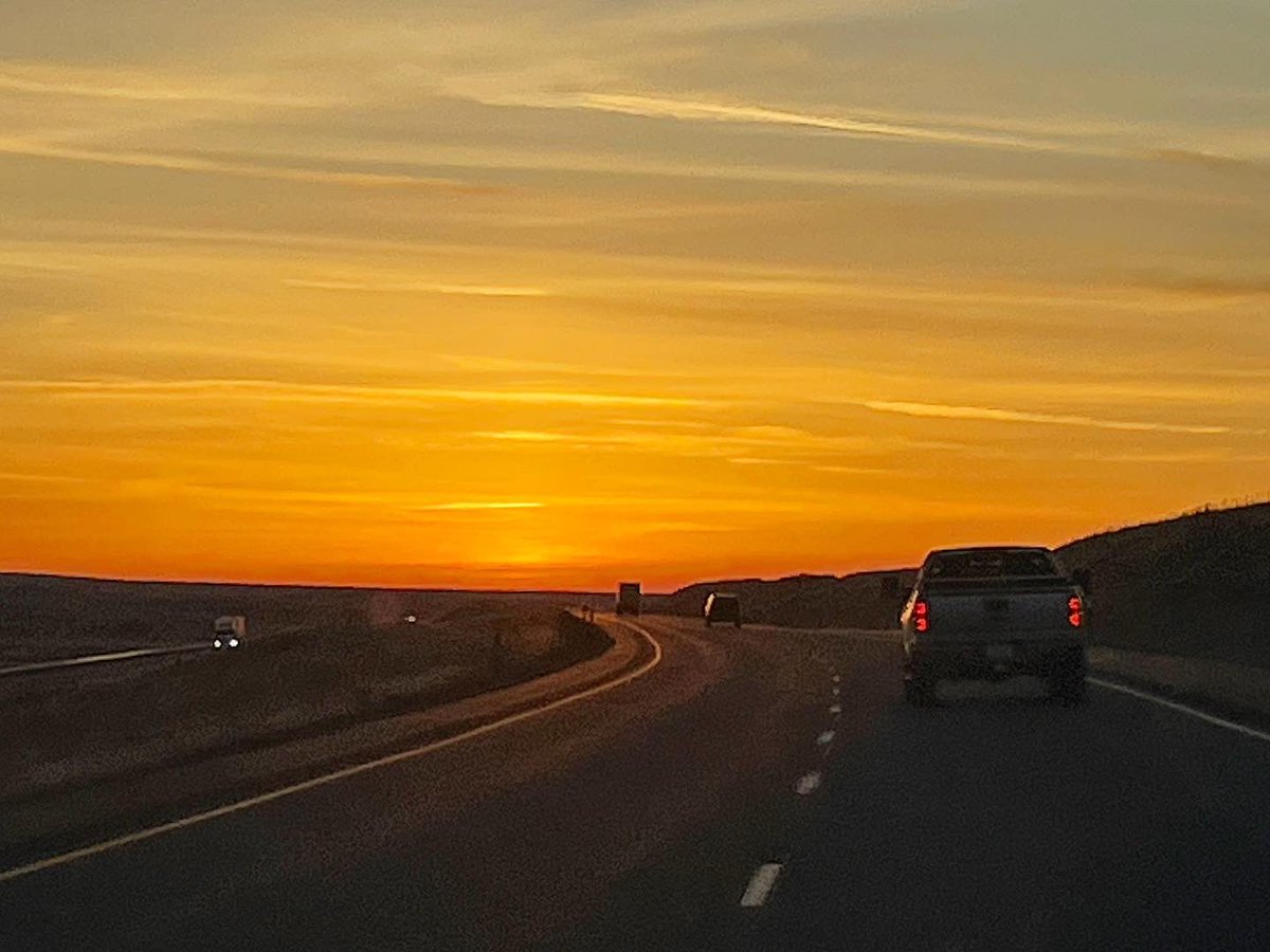 robcasey's tweet photo. Distracted driving back from Spokane last night about 5:30 chasing the light. See Mt Rainier on the left last pic. https://t.co/1mXw7QkvBw