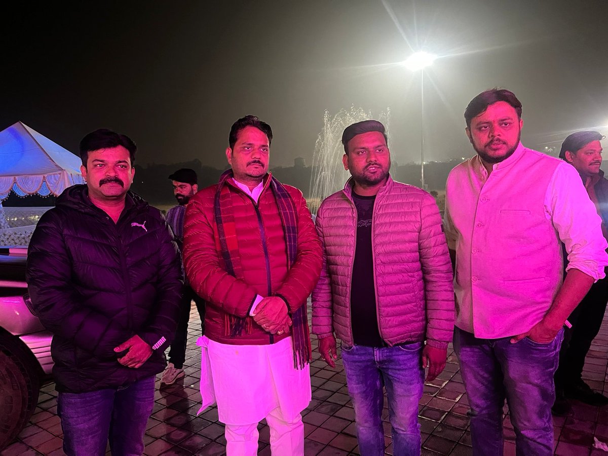 AkshayS0625's tweet photo. अल्पप्रवास पर कटनी जिले पहुंचे यशस्वी प्रदेशाध्यक्ष माननीय बड़े भाई श्री वैभव पवार जी एवं श्री अंकित आर्य जी का जिलाध्यक्ष श्री मृदुल मिश्रा जी के नेतृत्व में स्वागत हुआ।
#vaibhavpawar 
#ankitarya 
#mridulmishra 
#akashsen https://t.co/YFToECZGZi