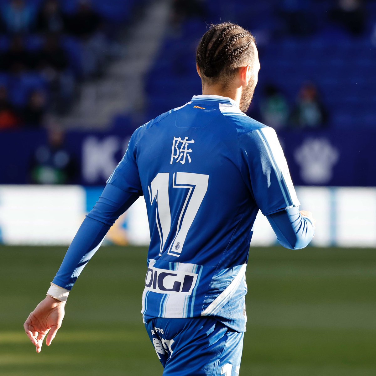 Today I got on the pitch wearing a special football shirt honouring my great great grandfather who was Chinese. His surname was Chan, 陈 , and I was proud to wear it as a celebration for #ChineseNewYear 谢谢你 grandpa Chan 🙏🏾