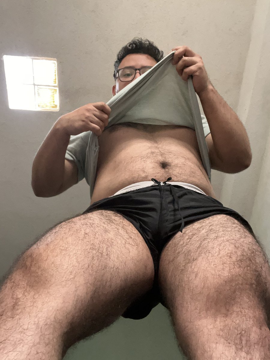GuilleZecena's tweet photo. Estoy súper aburrido 🥱 https://t.co/InYRSQ8rwQ