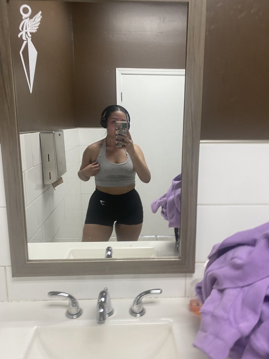lina_payne13's tweet photo. some gym pics of the week #geturassupandwork https://t.co/s1MGDfPtQi