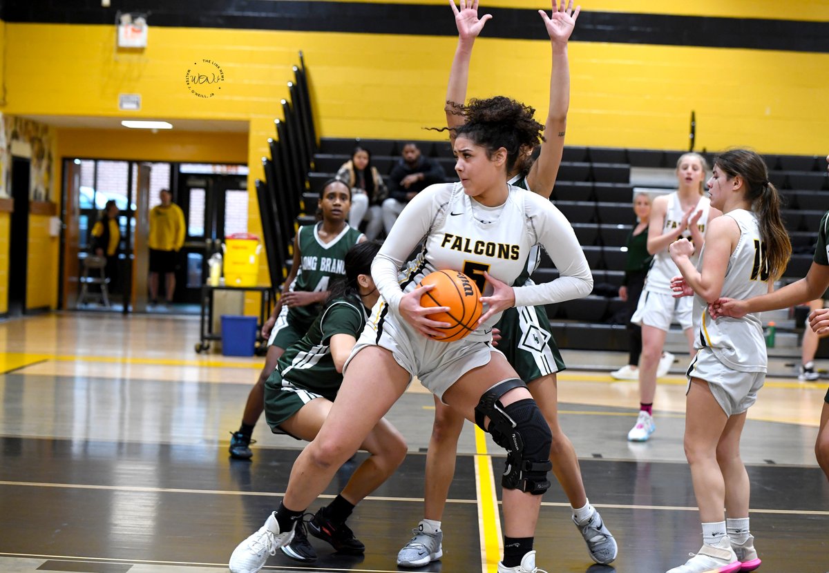 TheLinkNews's tweet photo. This morning the girls of @MonRegHS hosted and lost 51-46 to @LBGirlsBBall1 @LBpublicschools @WAVEPRIDE more pics will be posted at https://t.co/0P04bQfrPL &amp; story at https://t.co/eurq4PbIqU https://t.co/vnRE9mUKRT
