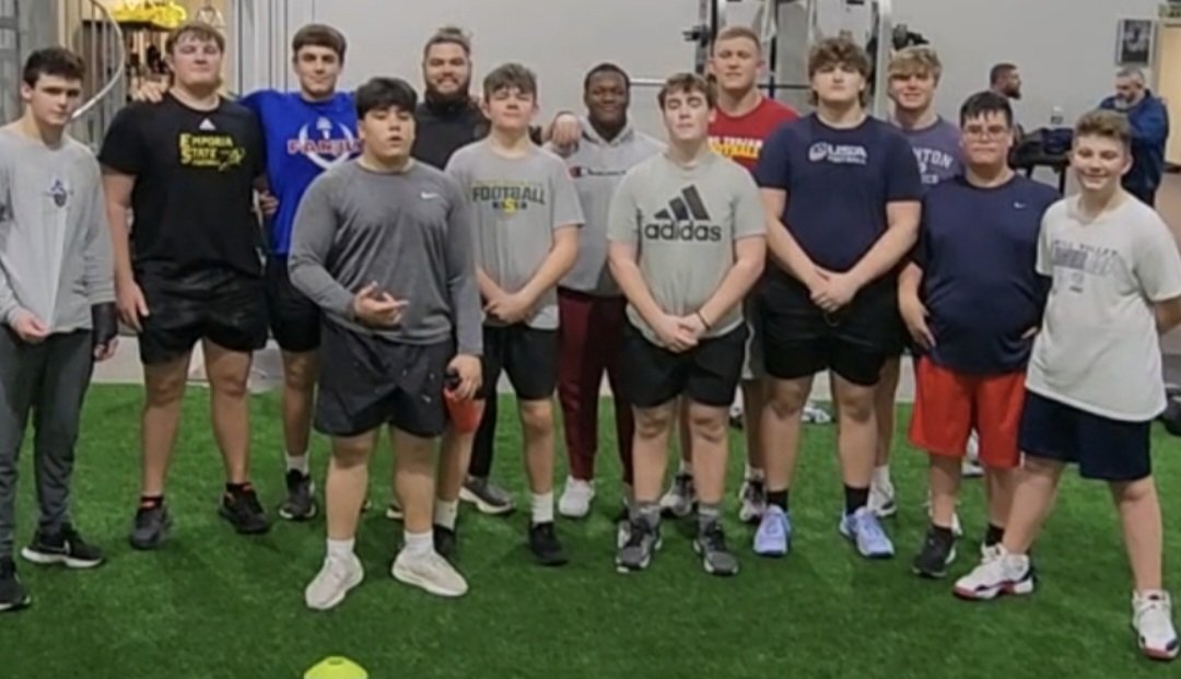 Matt_Savich's tweet image. @ChrisGomez54 and the boys getting it done at @EOE_KC today! #BestOLTrainerKC #GetThisWork #ElevateOrEliminate💯❤️🏈 @BishopMiege_FB @bvsw_wolfpack @SMSRaiderFB