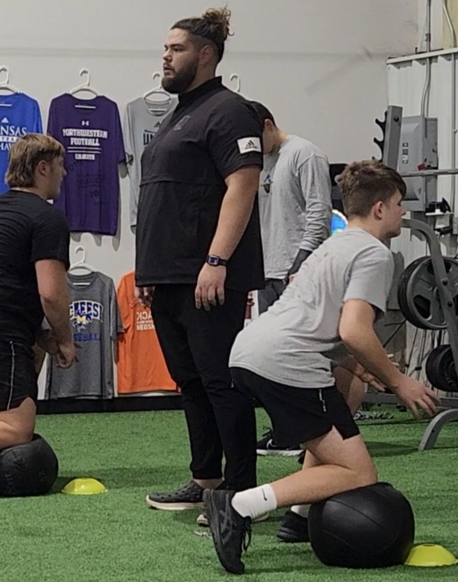 @ChrisGomez54 and the boys getting it done at @EOE_KC today! #BestOLTrainerKC #GetThisWork #ElevateOrEliminate💯❤️🏈 @BishopMiege_FB @bvsw_wolfpack @SMSRaiderFB