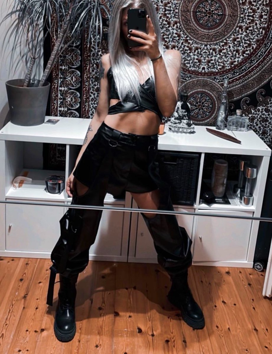 TechGoddesjay's tweet image. Mir dein Geld zu geben und dich von mir besessen zu machen ist dein Freifahrtschein in die Hölle.  

Geldherrin $ findom $ Geldsklave $ finsub $ paypig $ pay $ berlin $ moneydom $ submission $ money