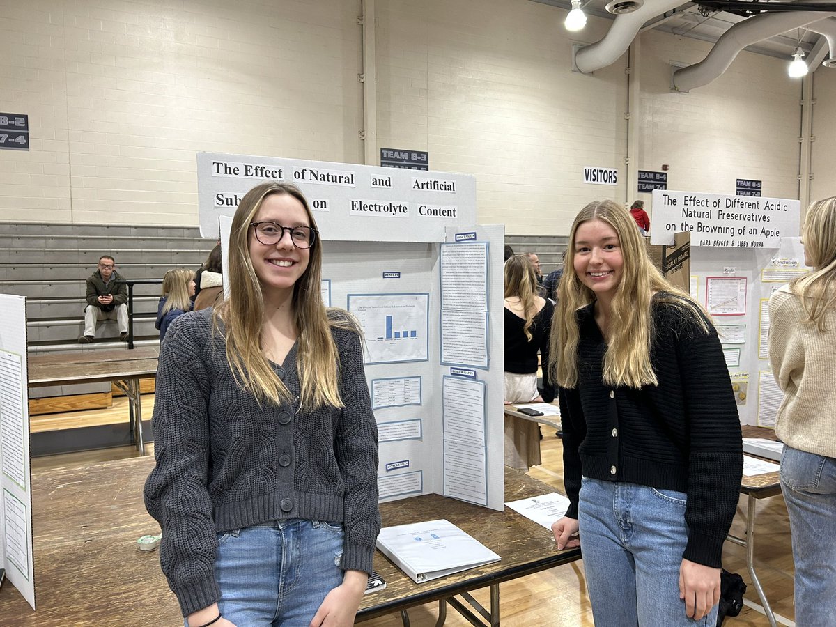 BioTeachMullins's tweet photo. Check out these brilliant, talented #APBio students showing off their amazing projects! #SpartanSmart #proudteacher @FHSchools @fhfeorg https://t.co/Xd52mW0BUQ