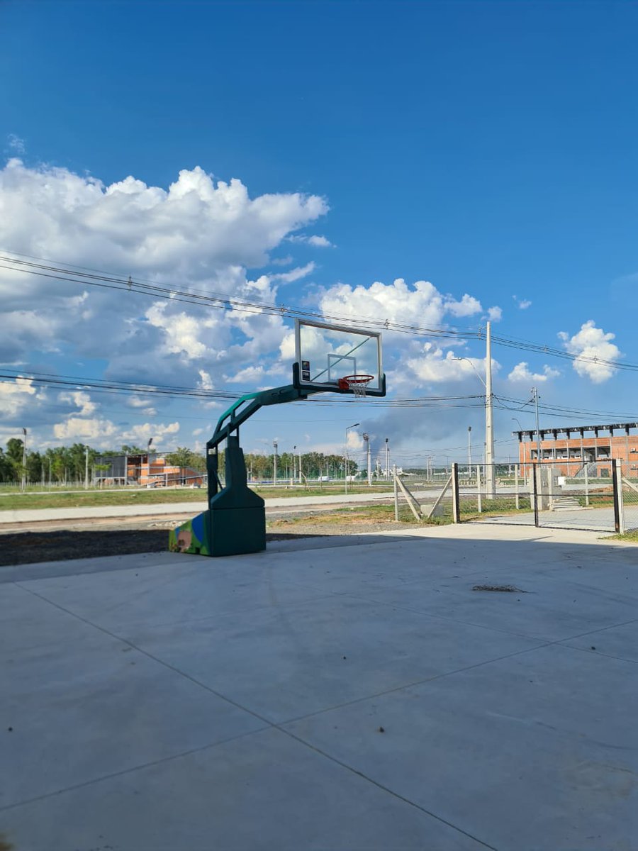 foulyvalePY's tweet photo. Todo listo para el 3x3

El certamen femenino en la modalidad 3x3 comienza el martes y la cancha del @coparaguay se apresta para recibir a las jugadoras

Diez equipos y varios días de competencia para conocer a las primeras campeonas de esta atractiva disciplina.

#básquet #AM1080 https://t.co/JDaDNQou76