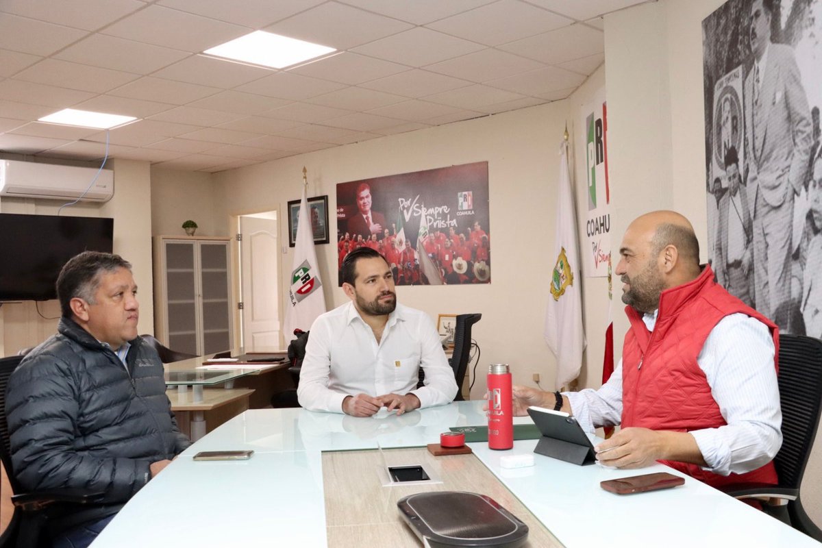 Nuestro partido está listo para enfrentar el próximo compromiso electoral y estamos conformando el mejor ejército. 
Como parte de este equipo, nombré a Luis Alberto “Wicho” Durán Herrera como Coordinador Estatal de Delegados Seccionales del #PRI #Coahuila.