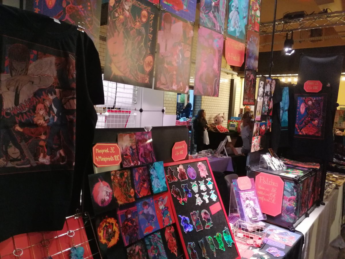 pertaretART's tweet photo. My booth at CMC Düsseldorf today 🥰
It was a really great day and I was happy to see so many of ❤️❤️

Special thanks are going out to my booth helper @j_wel01 who also presented a selection of her art at my booth hehe. Pls check her out, she is amazing ✨ https://t.co/i1MFBbUme8