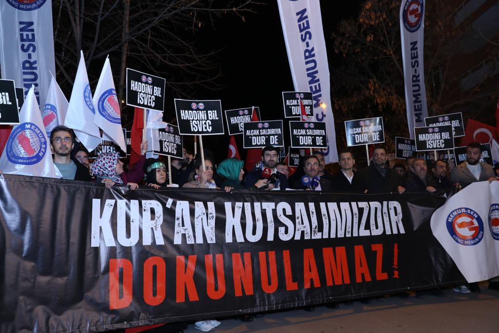 De ki:  Ey kafirler! Yenileceksiniz ve toplanıp cehenneme sürüleceksiniz. (Al-i İmran 12)
İsveç'te Kuran-ı Kerim'e karşı yapılan iğrenç eylem, batı'nın kirli yüzünü birkez daha gözler önüne sermiştir. Hiçbir kutsala saygısı olmayan zalimleri lanetliyoruz.
#StopSweden
#İsveç