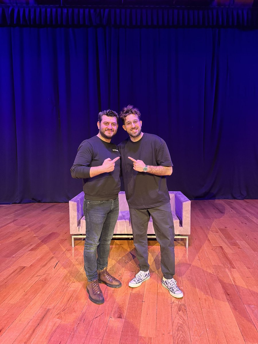Bu akşam <a href="/adogudemirkol/">doğu demirkol</a> Gaziantep’teydi…
Uzun zamandır hiçbir stand-up gösterisinde bu kadar güldüğümü hatırlamıyorum.
Dillerine sağlık ☺️