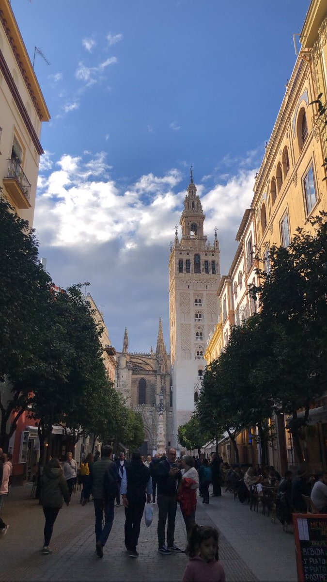 celiaasantiago's tweet photo. Sevilla, yo me quedo contigo https://t.co/pM7C9J5Bmj