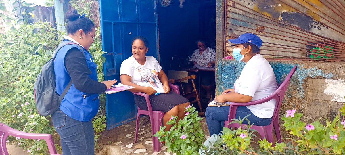 MifamManagua's tweet photo. #Managua │#DistritoDos📌
✅ Presentamos la Cartilla Mujer🙋♀🌺, Derechos, Leyes ⚖y Mecanismos de Denuncia📣 para la Prevención del Femicidio con protagonista del barrio Acahualinca.
#AmorALaFamilia #AmorALaVida #SomosMujeresConElPoderDelAmor https://t.co/VOJiCeulSw