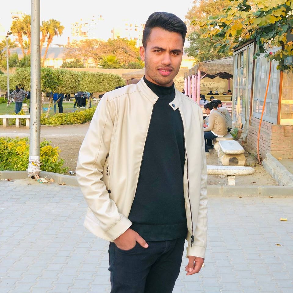 لا تَخف من الأقدار فالعُسر بين اليُسرُين ورحمة الله وَسِعت كلَّ شيء ……