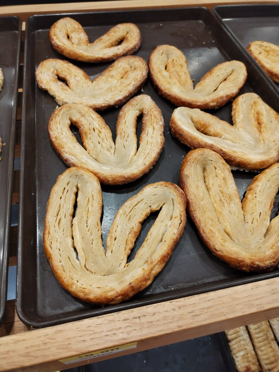RolandoRS's tweet photo. No mames #walmart que pedo con su pan? O quemado o de plano masa medio calentada jajaja @WalmartMexico me quedé con antojo por esta mamada. https://t.co/D1yQXptpgT