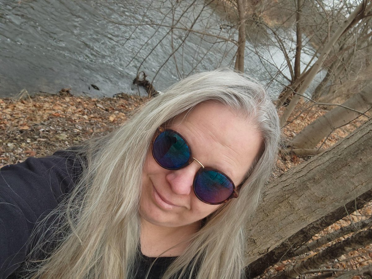PeggyChapman16's tweet photo. Thanks for #DundasWALKIN with me today @PhilRosenthal & @Wildaboutmusic! This episode of #NakedLunchPodcast with @AndyRichter was 54 minutes and my trail walk was 52 minutes! #PerfectTiming #PerfectCompany! https://t.co/AUfdlp8xSK
