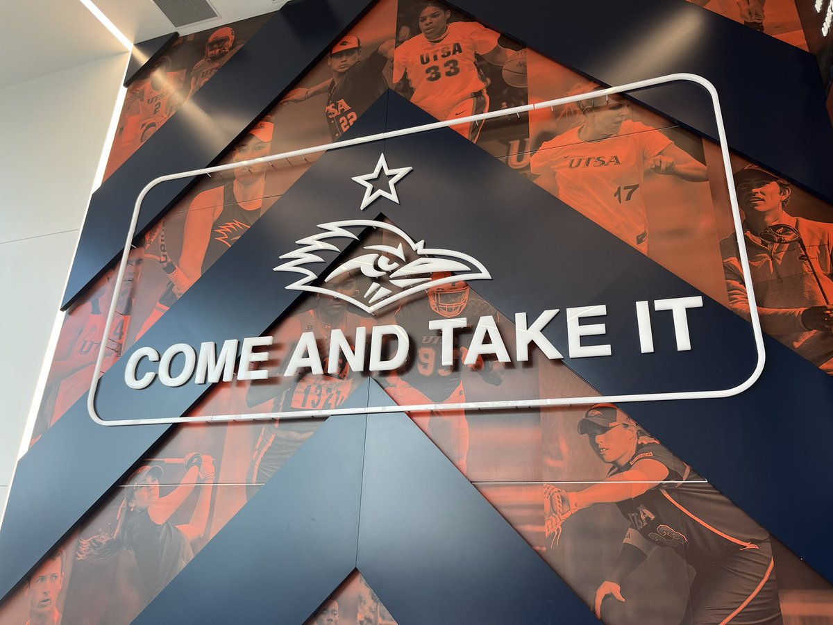 Whats Up UTSA?
@UTSAFTBL 
@CoachSiddiq 
@_CoachMWalker 
@CoachDavis82 
@CoachMcGuire16 
#BirdsUp #210TriangleOfToughness