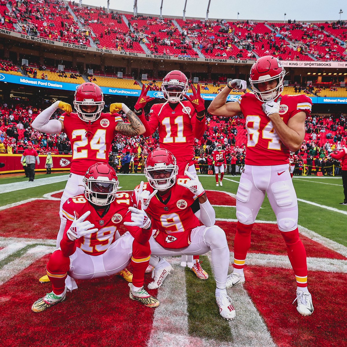 Chiefs's tweet photo. With us or against us 🤫 https://t.co/DclkGnEjSZ