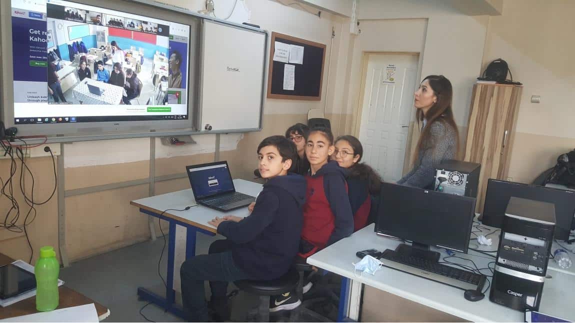 Efeler Ortaokulu (@efelerortaokulu) on Twitter photo Aydın Milli Eğitim Müdürlüğü'nün ilimiz okulları arasında düzenlediği çevrimiçi bilgi yarışmasında okulumuz ikinci oldu. Öğrencilerimizi ve emeği geçenleri tebrik ediyoruz. <a href="/efelerilcemem/">EFELER İLÇE MİLLİ EĞİTİM MÜDÜRLÜĞÜ</a> <a href="/EfelerKym/">T.C. Efeler Kaymakamlığı</a> <a href="/AydinValiligi/">T.C. Aydın Valiliği</a> <a href="/tcmeb/">Millî Eğitim Bakanlığı</a> Aydın Milli Eğitim Müdürlüğü'nün ilimiz okulları arasında düzenlediği çevrimiçi bilgi yarışmasında okulumuz ikinci oldu. Öğrencilerimizi ve emeği geçenleri tebrik ediyoruz. <a href="/efelerilcemem/">EFELER İLÇE MİLLİ EĞİTİM MÜDÜRLÜĞÜ</a> <a href="/EfelerKym/">T.C. Efeler Kaymakamlığı</a> <a href="/AydinValiligi/">T.C. Aydın Valiliği</a> <a href="/tcmeb/">Millî Eğitim Bakanlığı</a>