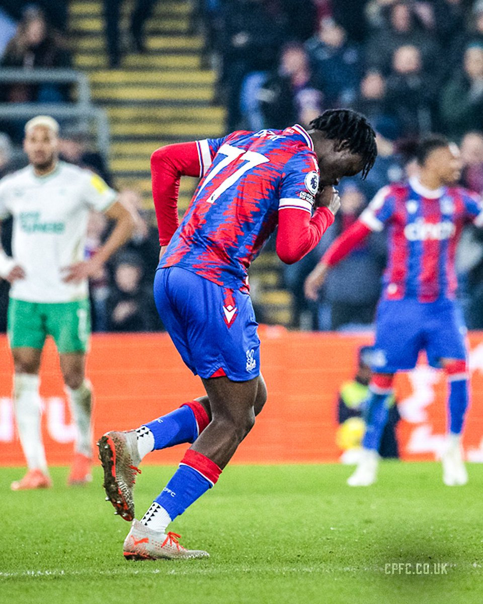 Congratulations, David Ozoh ❤️💙 

After progressing through the ranks in the Academy, since the age of 8, today you made history as our youngest ever <a href="/premierleague/">Premier League</a> debutant, aged just 17 years, 7 months &amp; 20 days 👏 

#CPFC | <a href="/CPFCAcademy/">Crystal Palace F.C. Academy</a>