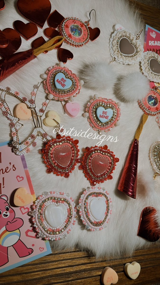loverebeccaray's tweet image. IG suxx rn 🤠 my creations are not getting traction at allll 💗💗 if u could like and rt it would help me sm! help an Indigenous artist make a sale today! 💌  

#buyindigenous #beadwork #nativebeadwork #beadedearrings #otsitsidesigns