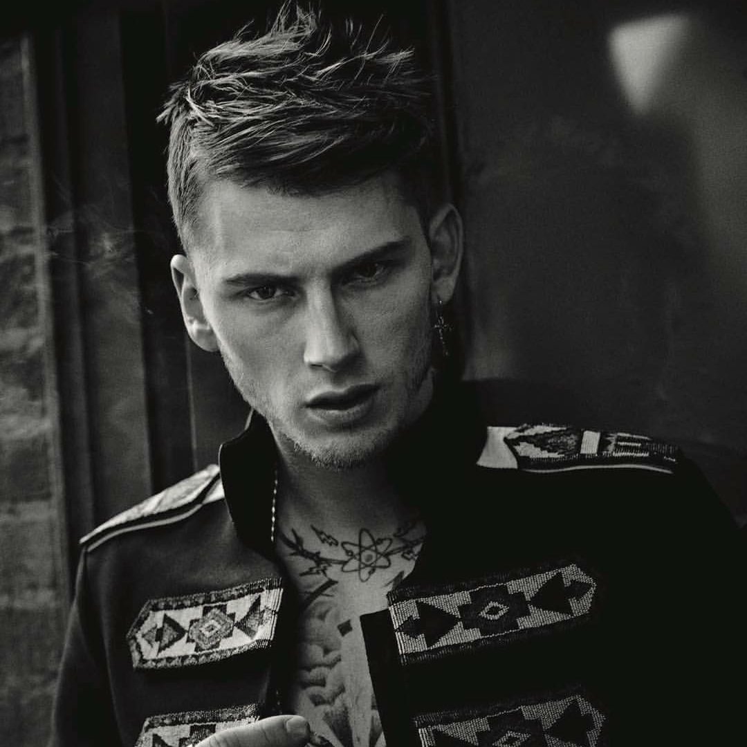 Mgk don t let me. Колсон Бэйкер. Machine Gun Kelly. Machine Gun Kelly Колсон Бэйкер. Machine gans Kelly.