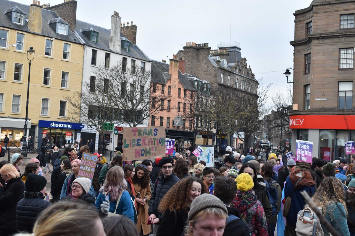 scotyounggreens's tweet photo. Amazing scenes across from our members in Dundee, Glasgow, Edinburgh and all across the country the last week as we take our stand for Trans Rights! Scotland and SYG backing up the fight for equality and democracy #TransRightsAreHumanRights https://t.co/KWun9naX9j
