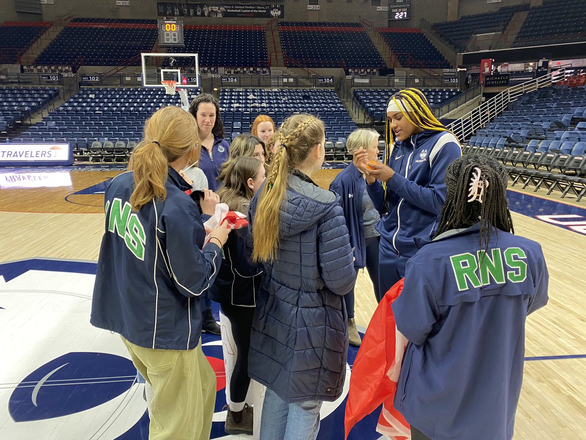 Oh Canada …. And OMG <a href="/AaliyahEdwards_/">Aaliyah Edwards</a> you came with game on the court and off the court today and your mom is the #RealMVP LOL
RNS VG Basketball is now AKA Aaliyah’s Canadian Fan Club